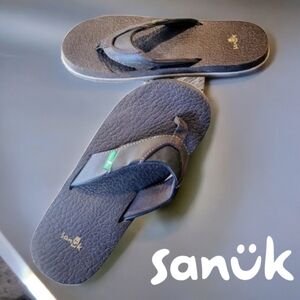 Sanuk brown sandles kids flip flop size 2 size 3